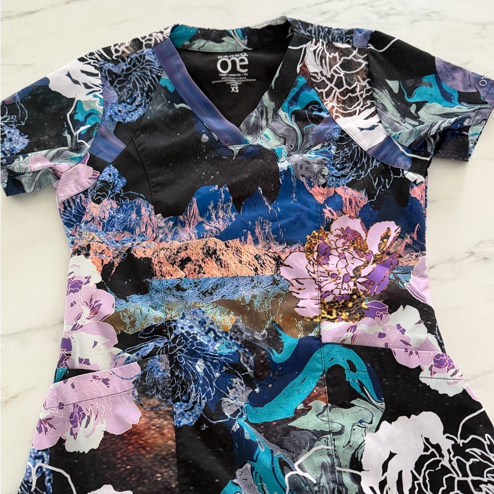 Barco Uniforms Multicolor Floral Short Sleeve Top scrubs barely used